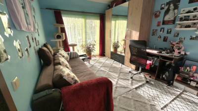 Apartament 2 camere decomandat, etaj intermediar cu parcare  in zona Porii