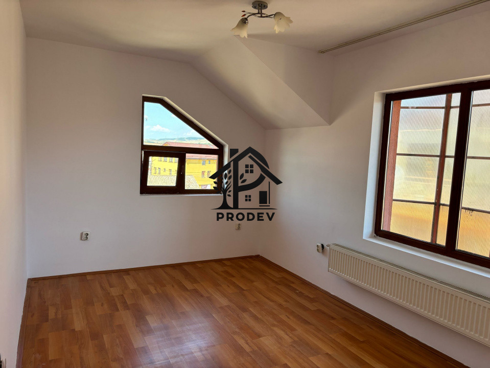Apartament cu scara interioara 3 camere 80 mp si parcare inclusa