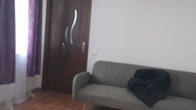 Apartament de 2 camere la parter pe strada Eroilor