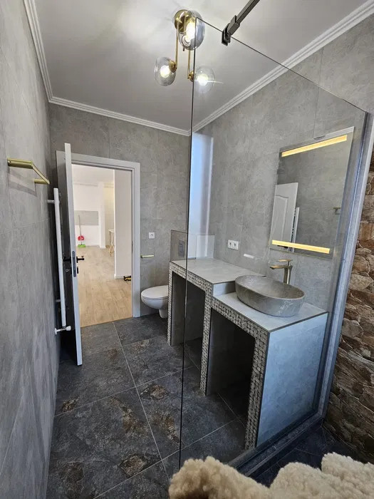 Apartament 2 camere 50 mp plus terasa la etaj intermediar in zona Fagului