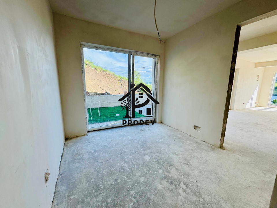 Oportunitate!Duplex semifinisat, 120mp, priveliste spre lac, Chinteni!