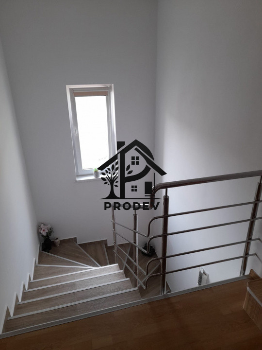 Duplex 4 camere 108 mp utili si teren liber 110 mp 2 parcari in zona Terra