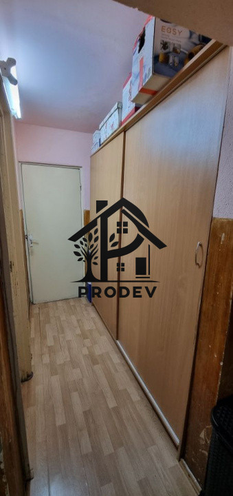 Apartament de  3 camere decomandat in zona Retezat