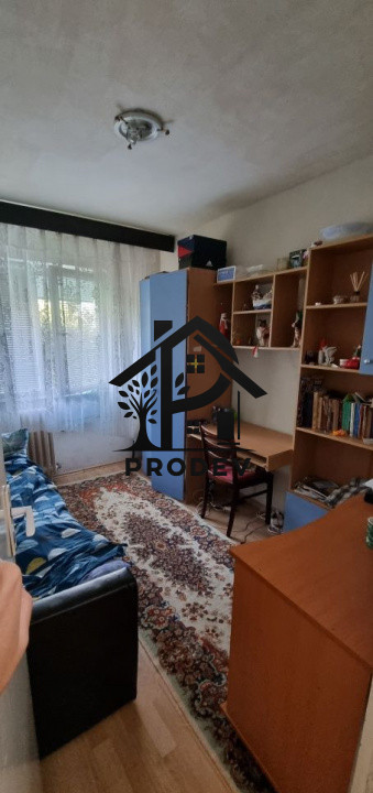 Apartament de  3 camere decomandat in zona Retezat