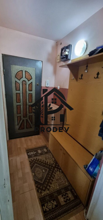Apartament de  3 camere decomandat in zona Retezat