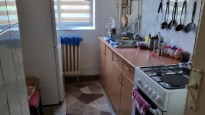 Apartament de  3 camere decomandat in zona Retezat