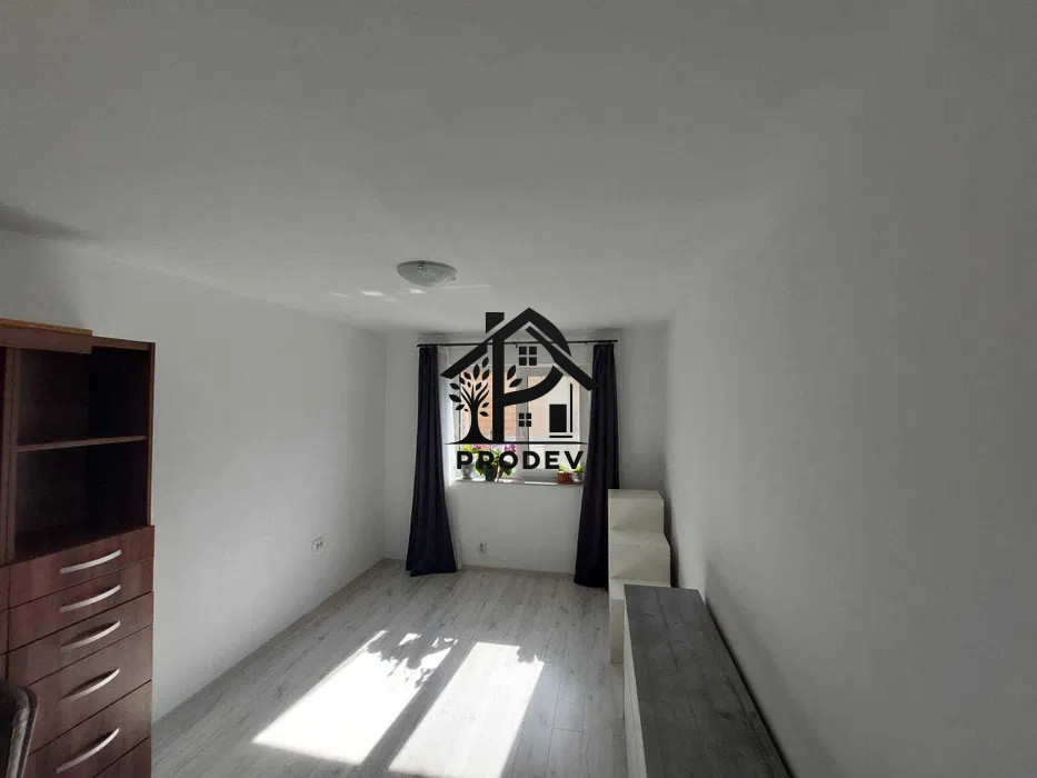 Apartament de 3 camere 60 mp utili si 2 parcari etajul 1 zona Cetatii