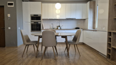 Apartament 3 camere, 80mp, garaj, panorama, zona PLATINIA/USAMV