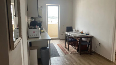 Apartament 2 camere decomandat etajul 3 in zona Catanelor