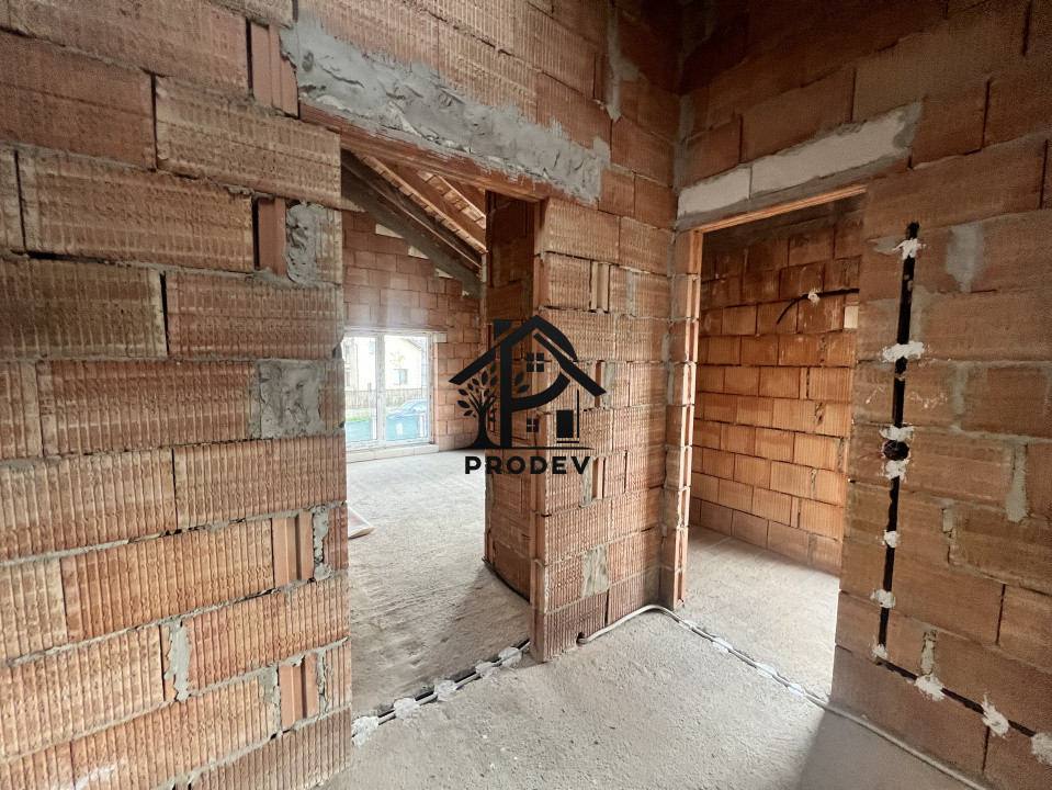 Duplex 4 camere 3 bai 130mp utili si 190 mp teren liber in zona Terra!