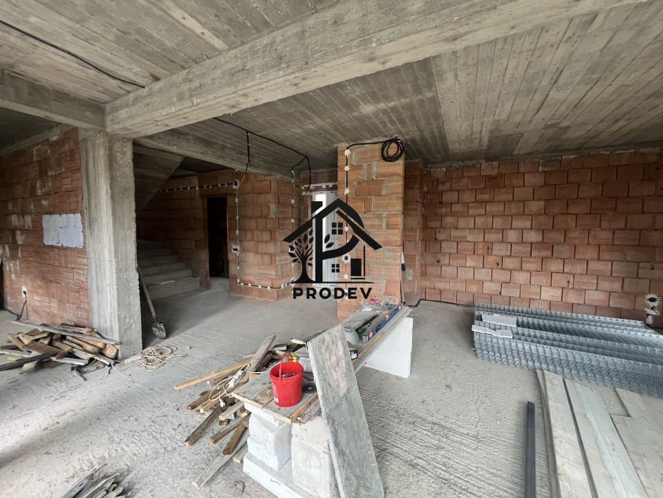 Duplex 4 camere 3 bai 130mp utili si 190 mp teren liber in zona Terra!