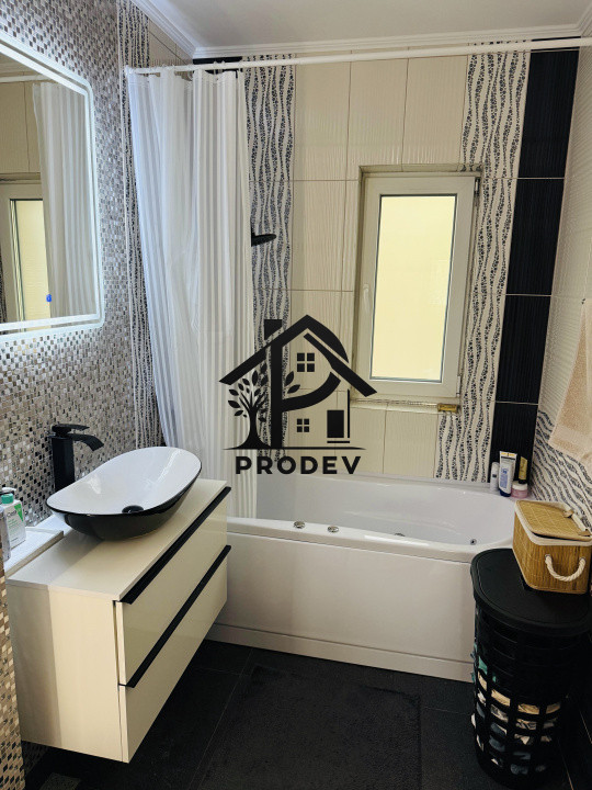 Apartament 3 camere decomandat 68 mp utili plus balcon strada Teilor