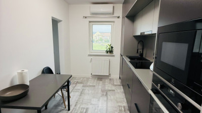 Apartament 3 camere decomandat 68 mp utili plus balcon strada Teilor