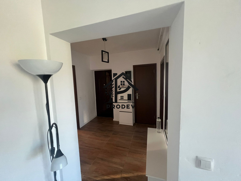 Apartament de 3 camere 66 mp si 8 mp balcon etaj intermediar Eroilor