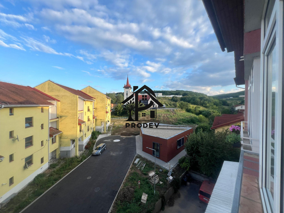 Apartament de 3 camere 66 mp si 8 mp balcon etaj intermediar Eroilor