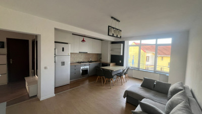 Apartament de 3 camere 66 mp si 8 mp balcon etaj intermediar Eroilor