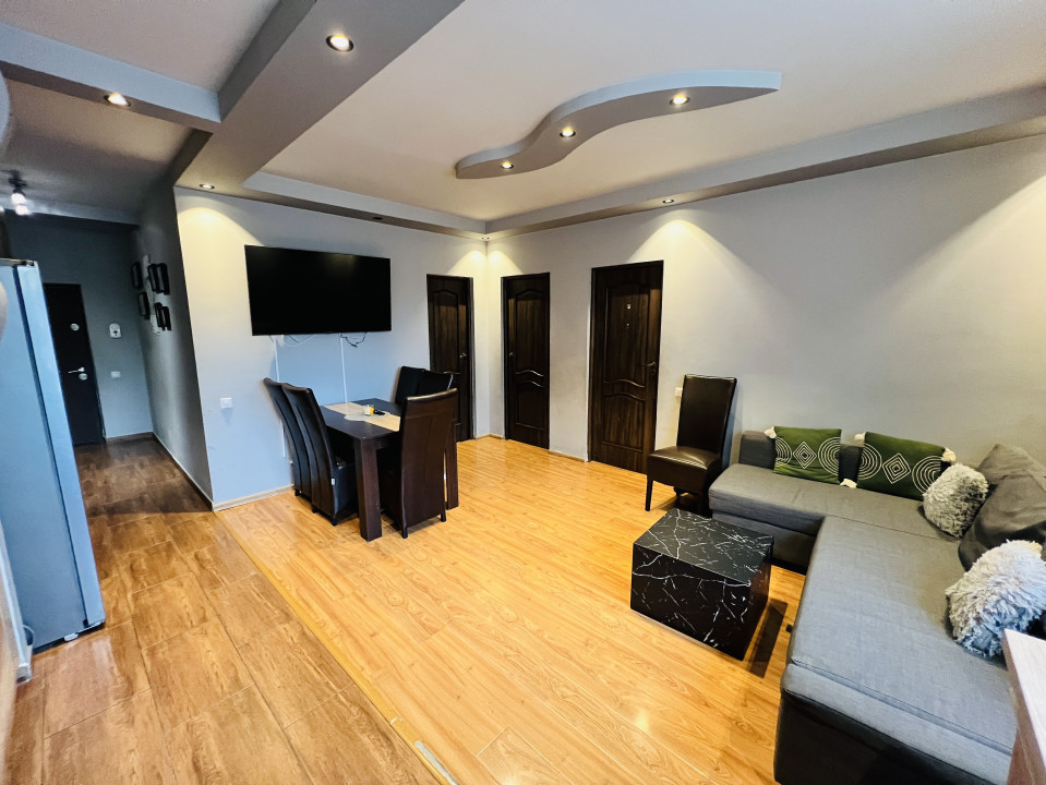 Apartament de 3 camere, mobilat utilat la cheie pe strada Cetatii