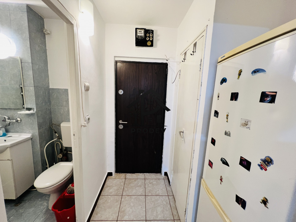 Apartament cu o camera 28 mp plus balcon 4 mp, etajul 2 in zona Parang