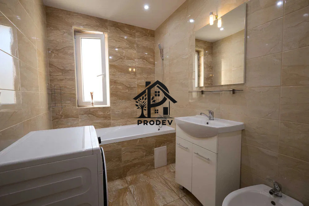 Apartament de 3 camere 67 mp cu parcare inclusa zona Florilor