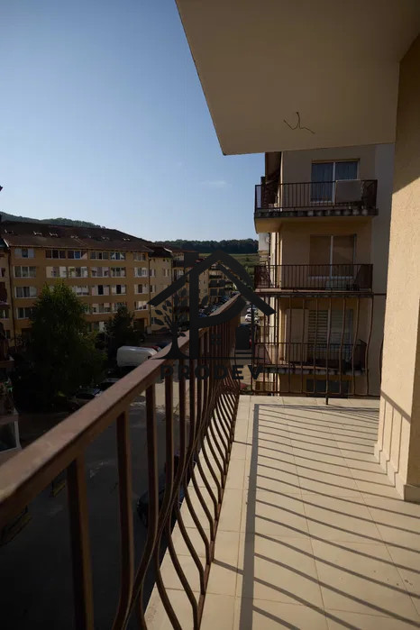 Apartament de 3 camere 67 mp cu parcare inclusa zona Florilor