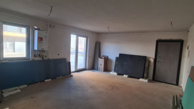 Apartemant doua camere, 50mp utili, terasa de 80mp, parcare, zona Someșului